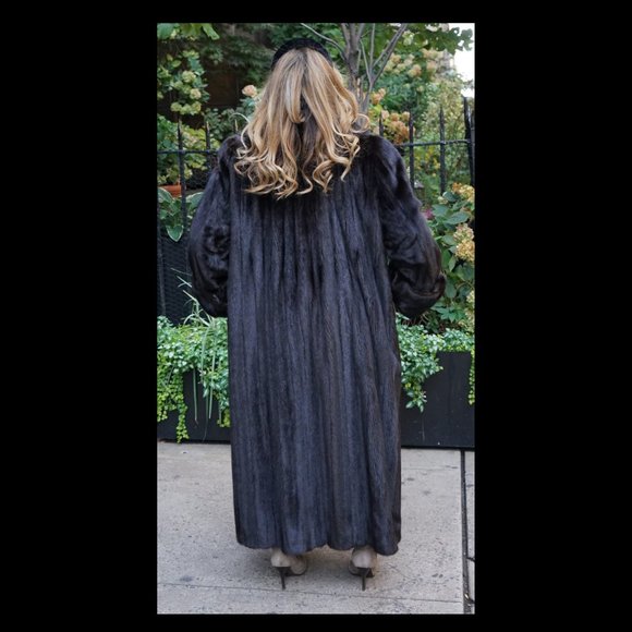 Plus Size Pre-Owned Ranch Mink Coat Size 16-20 - Picture 6 of 6